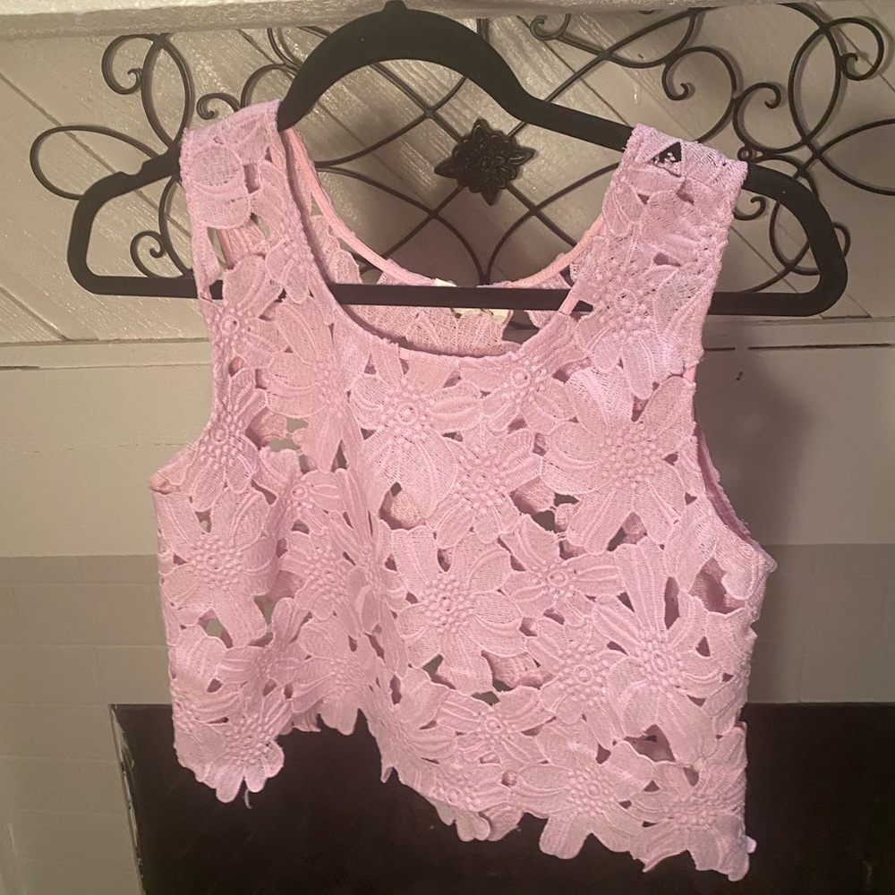 Pink flower textured print Womens crop top shirt size: small.